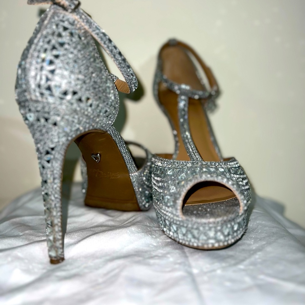 Mirror cut, platform heel